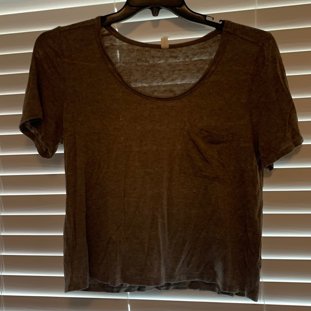 Irene’s story cropped tee with pocket